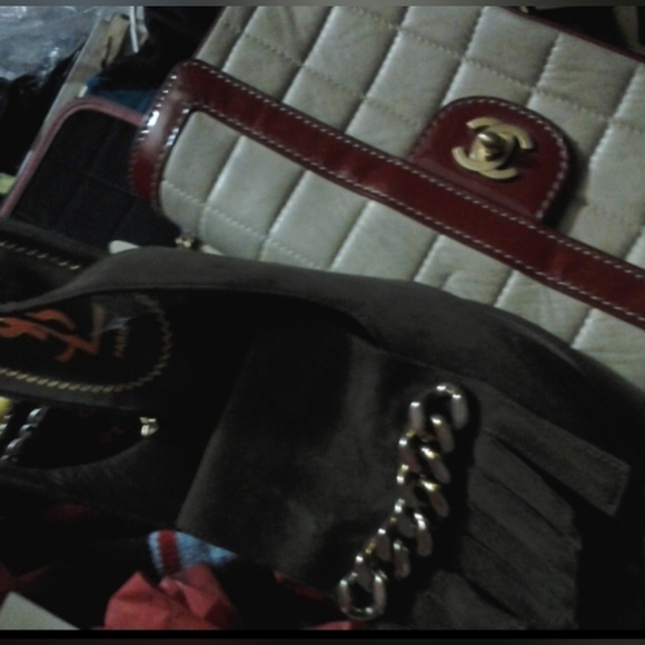 COMING SOON RARE & OR VINTAGE CHANEL , BALLY , LOUIS VUITTON , GUCCI & ETRO... - Picture 11 of 12